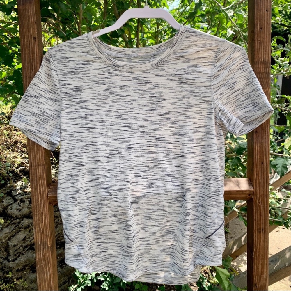 Lululemon workout Tee
